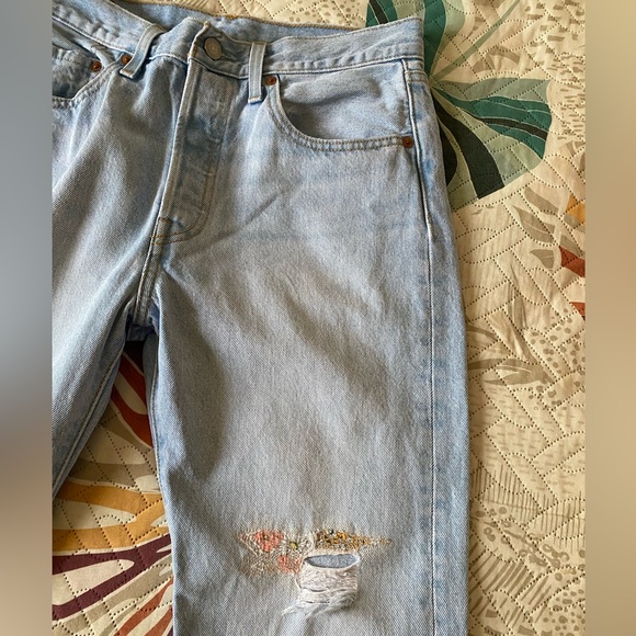 Levi’s light wash jeans 501 - Picture 6 of 10